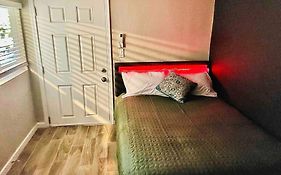 New Midtown Studio With Full Kitchen